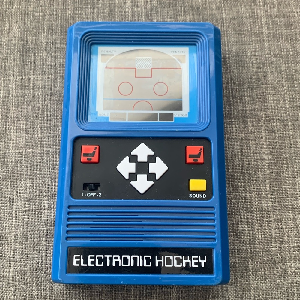 Mattel Classic Electronic Hockey 2018 Hand-Held Game